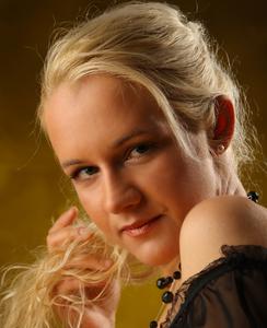 <b>Aleksandra Mikulska</b> - thumbnail_558721_523x300