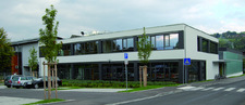 Großflächenkollektoren, Regelungssysteme und die patentierte Frischwassertechnik von varmeco, Kaufbeuren, sorgen im Erweiterungsbau der Neumattschule in Lörrach für intelligente Wärmenutzung und hygienisch unbedenkliche Trinkwarmwassernutzung
