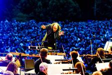 Hanseorchester rockt das Holstentor