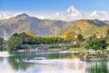 Mit Einbaum, Schlauchboot und Trekking-Stiefeln: Nepal in der Marco Polo Mini-Gruppe entdecken