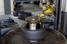 Ingenieurelite von morgen setzt 2012 wieder auf Know-how und Material von Continental