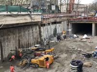 Zwischen Mendelssohnplatz und Karlstor beherrscht Ingenieurbau die Kriegsstraße