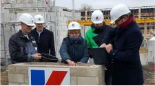 AUBI-plus legt Grundstein für neues Bürohaus