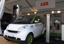 ABB-Ladestationen verkürzen Ladevorgang von Elektroautos am Genfer Autosalon