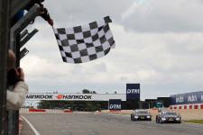 Wittmann fährt im Sonntagsrennen als Dritter für BMW auf das Podium