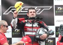 Michael Dunlop stellt auf Dunlop Reifen neue Rundenrekorde bei der Tourist Trophy 2016 auf