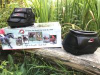 Ein Pferd mit Cavallo Simple Boots kommt selten allein