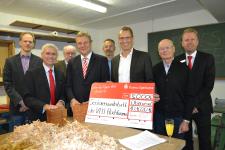 5.000 Euro für die Seniorenwerkstatt in Oberursel