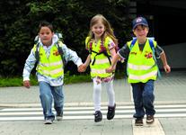 "Aktion A.T.U-Glühwürmchen": 50.000 Kinder- Warnwesten für mehr Sicherheit