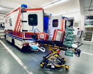 DRK-Rettungsdienst holt Covid-19-Patienten am Flughafen Köln/Bonn ab