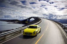 SLS AMG E-CELL: Flügeltürer unter Strom