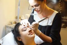 Permanent Make-up: Wo bekommt man in Deutschland eine professionelle Ausbildung?