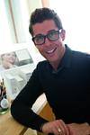 Make-up-Artist Karim Sattar ist für Dr.Hauschka Kosmetik kreativ