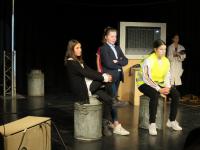 Energiegeladenes Theater im Gymnasium Weikersheim / Schüler spielten Stück zum Thema Energiewende