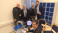 Asklepios Klinik Nord erhält Augen-Operationssimulator für die Ärzte-Ausbildung