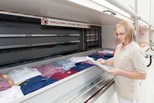 Mit den Lean-Liften des System-Profis Hänel macht die ALSCO-Niederlassung Kaiserslautern die Lagerhaltung ihrer Berufskleidung günstiger und effizienter