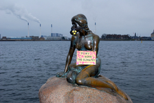 Anti-Atom-Aktion bei der Meerjungfrau in Kopenhagen
