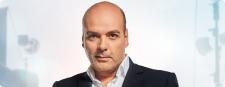 Jay Alexander besingt die schönsten TV-Melodien von Derrick über Traumschiff zur Schwarzwaldklinik