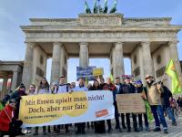 tegut... Lernende bei "Wir haben es satt"-Demo in Berlin
