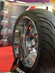 Avon Tyres zeigt der Custom-Szene den neuen Cobra Chrome