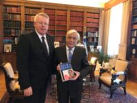 Stimmen der Freiheit als Gastgeschenk für Staatspräsident Prokopis Pavlopoulos