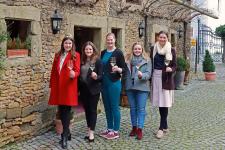 Vorbereitung auf die Wahl zur Fränkischen Weinkönigin: Bewerberinnen besuchten Weingüter in der Silvaner Heimat