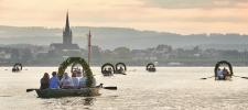 Prächtige Bootsparade für die Stadtpatrone