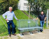 Brillen-Mosqua Ludwigsburg übergibt neue Sitzbank an OB Kessing