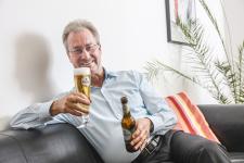 Zum Tag des Deutschen Bieres: Privatbrauerei Hoepfner erhält Preis für langjährige Produktqualität