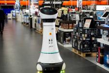 Roboter Paul begrüßt Saturn-Kunden jetzt auch in Berlin und Hamburg