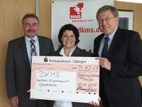 Beschäftigte des Regierungspräsidiums Tübingen spenden 3.257,50 Euro an die DKMS (Deutsche Knochenmarkspenderdatei)