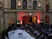 Konzerte und Kabarett auf der Open-Air-Bühne