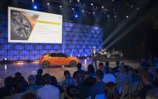 "Opel Goes Electric": CEO Lohscheller Presents New Corsa-e and Grandland X PHEV