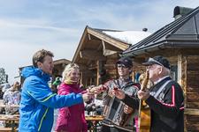 Sonnenskilauf mit Einkehrschwung