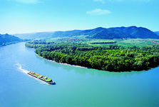 Mit der modernen A-ROSA Flotte den Flussklassiker Donau im Sommer erleben: Attraktive "SMART Sensation" Aktion bis 30. August