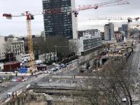"Kran-Ballett" zieht sich entlang der Kriegsstraße