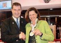 Ilse Aigner folgt auf Markus Söder - bei einer Regensburger Traditionsauszeichnung