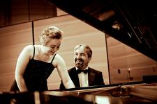 VELEN, 12.10.: Aachener Klavierduo spielt "Mozart Sonaten zu vier Händen" und Poetisches von Ravel und Debussy