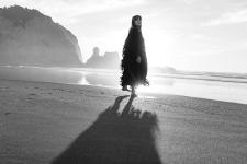 HEATHER WOODS BRODERICK teilt neue Single "White Tail"