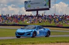 NSX Prototyp begeistert Fans auf der Rennstrecke