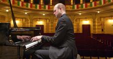 "Zwischen Leidenschaft und Sehnsucht!" - Ausnahmepianist ALEXEY LEBEDEV spielt Beethovens "Appassionata" und Brahms Sonate op. 5
