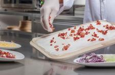 "Flammkuchenböden mit Crème" sind die ideale Basis für Gastronomen, um Gästen einfach und schnell individuelle Belagsvariationen anzubieten