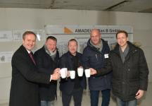 AMADEUS Twentyfive feiert Richtfest mit Promi Joey Kelly