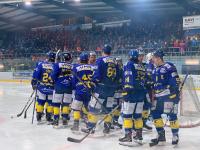 EHC Arosa Fans fahren mit Gondel zum Eishockey Amateur Schweizermeister Spiel