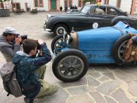 Luxusautomobile legen spektakulären Zwischenstopp auf Schloss Augustusburg ein