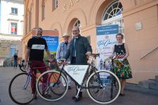 In Retromode auf dem Fahrradsattel!