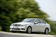 Neue Mercedes-Benz C-Klasse Modelle noch sparsamer und temperamentvoller
