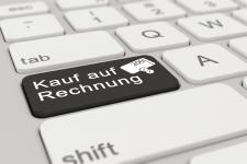 Neue Zahlungsmethode für Mietwagen-Kunden: Als erster Anbieter ermöglicht Sunny Cars die Zahlungsart "Kauf auf Rechnung"