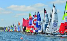 Das Warten hat ein Ende - die farbenfrohen Hobie Cats kommen an Pfingsten nach Grömitz