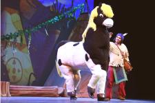 Indianerjunge YAKARI verzaubert bei Uraufführung der neuen Show "Geheimnis des Lebens" Groß und Klein in der Frankfurter Jahrhunderthalle
